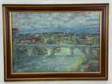 un tableau accroché au mur d'une pièce où se trouve un canapé
