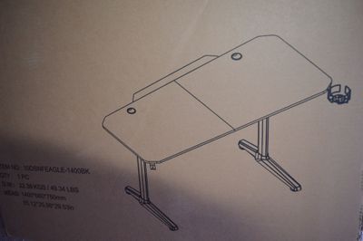 une boîte sur laquelle est dessiné un tableau