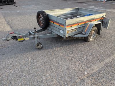 an image of a trailer that is parked in a parking lot