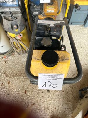 a picture of a machine that is sitting on the floor
