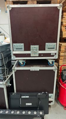 Lot de deux projecteurs ARC DTS 1200 avec flight case (en l'…
