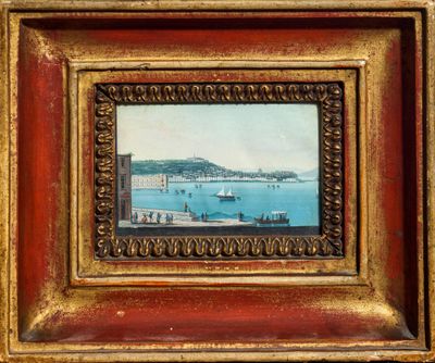 peinture d'une vue d'un port avec des bateaux dans l'eau