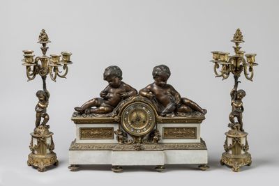 an image of a clock with two cherensils and a clock on it