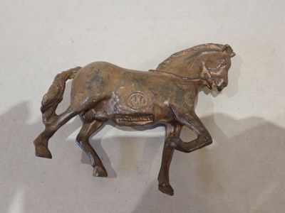 Pierre CHENET (XXe-XXIe siècle) "Cheval au pas".