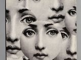 la couverture du livre *Fornasettii*, avec une photo en noir et blanc du visage d'une femme