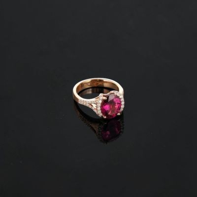 Bague en or rose 18k (750e), ornée d'une rhodolite ovale fac…