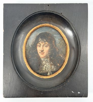 tableau représentant une femme en robe noire, dans un cadre noir