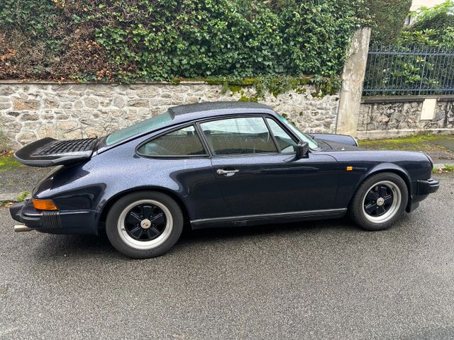 Véhicule particulier PORSCHE 911 SC 3,2 immatriculée BA-039-TF ; ...