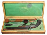une mallette en bois contenant divers outils