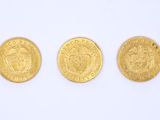 three gold sovereigns, one of which is a sovereign and the other of which is a sovereign
