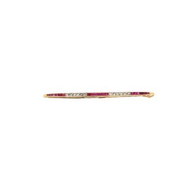 un gros plan d'un stylo en diamant rose et blanc sur fond blanc