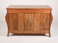 Commode tombeau en noyer mouluré ouvrant par trois tiroirs e… (photo 2)