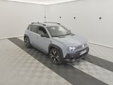 la photo d'une voiture garée dans un garage