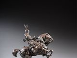 une image représentant une statue en bronze d'un homme à cheval