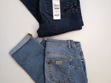 un jean avec son étiquette de prix, posé sur une table