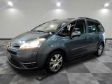 Une Citroën de 2011 dans un showroom au sol en damier
