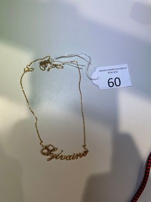 une photo d'un collier sur lequel figure un prénom