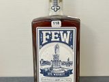 une photo d'une bouteille de whisky posée sur une table