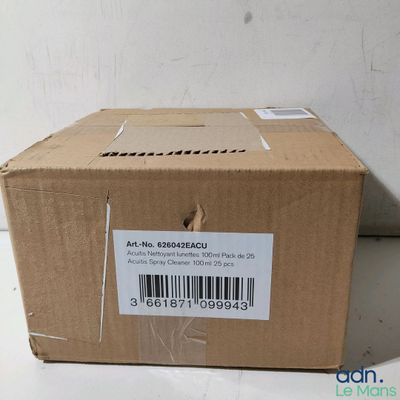 une boîte portant un code-barres, posée sur une table