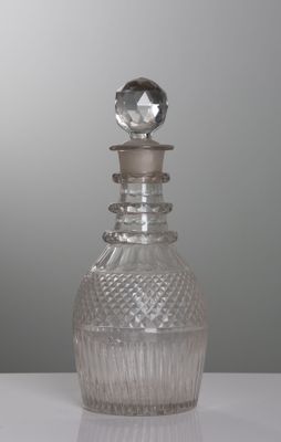 SAINT-LOUIS. Carafe en cristal taillé.