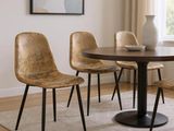 une table avec quatre chaises et un vase posé dessus