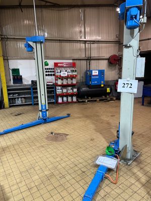 une machine placée au milieu d'une pièce