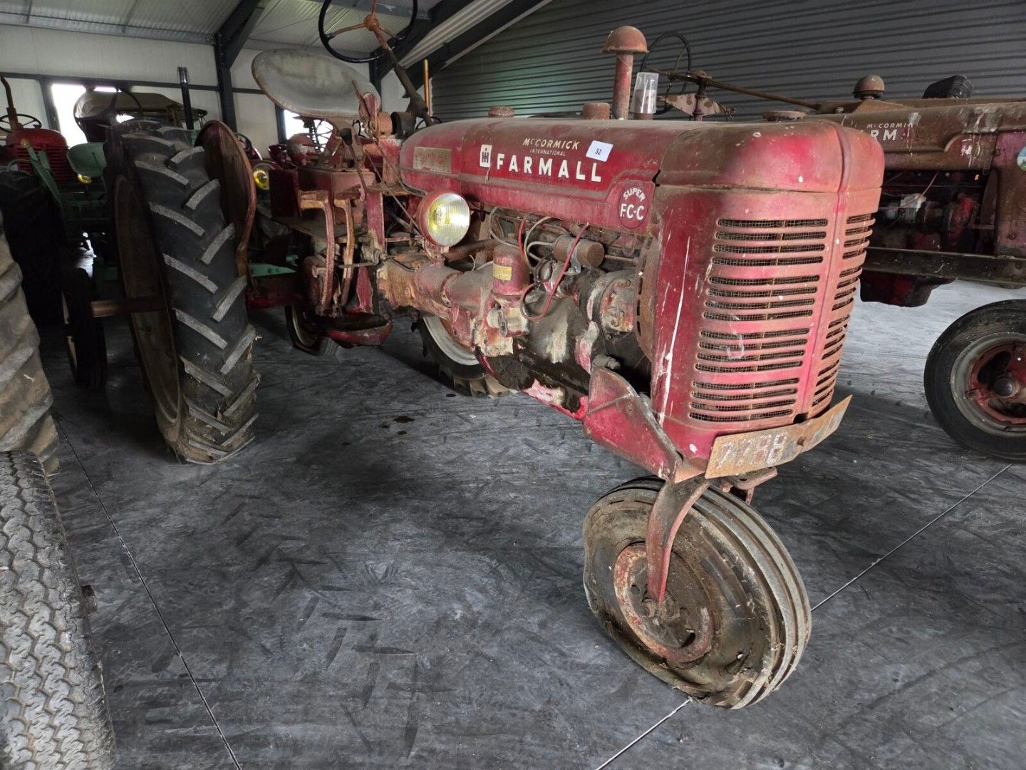 Tracteur agricole MC CORMICK. Modèle FARMALL SUPER FCC.