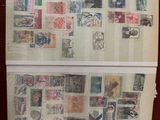 la photo d'un livre avec des timbres