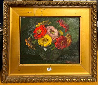 une photo d'un tableau de fleurs dans un cadre doré