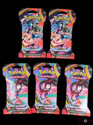 Quatre paquets de cartes à collectionner Pokémon sont représentés sur un fond noir.
