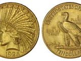 Gros plan sur une pièce d'or ornée d'un aigle
