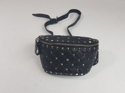 sac banane en cuir noir clouté