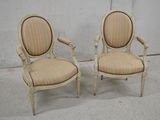 paire de fauteuils peints de style louis xvi