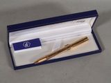 a pen that is in a box on a table