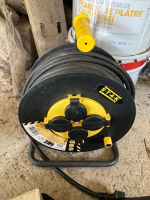 a hose that is sitting on a stand next to a bucket