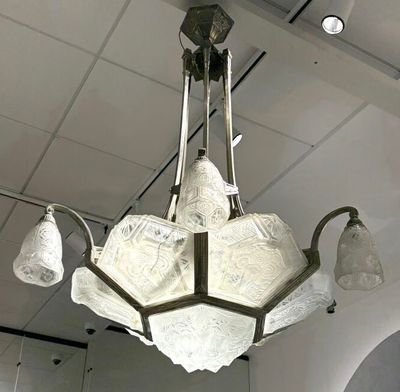 SCHNEIDER, dans le goût de. Important lustre à six bras de l…