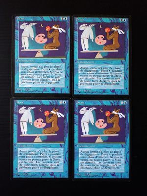 quatre cartes sur lesquelles figurent un homme et une femme