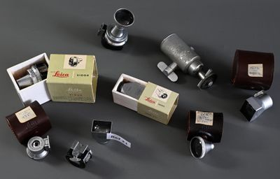 Divers accessoires LEITZ LEICA dont viseurs (Ref 21)