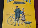 deux livres posés sur une table