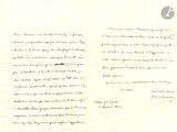 un vieux livre sur lequel figurent une lettre manuscrite et l'image d'un oiseau