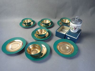5 tasses et 8 sous-tasses en porcelaine de Limoges, vert et …