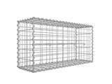 une cage grillagée pour un grand animal sur fond blanc