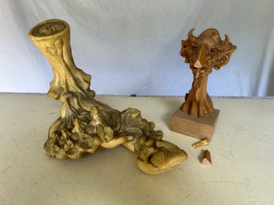 Sculpture en résine représentant un pied surréaliste.