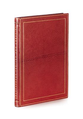 un livre en cuir rouge aux bords dorés
