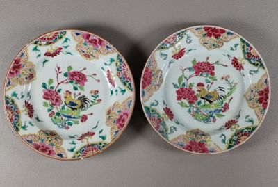 paire d'assiettes de la famille chinoise avec oiseaux et fleurs