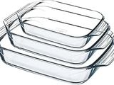 trois plats de cuisson rectangulaires en verre empilés les uns sur les autres