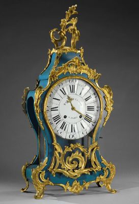 Cartel d'applique de forme violonée, le cadran à cartouches …