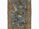 un tapis bleu orné d'un motif représentant des animaux et des oiseaux