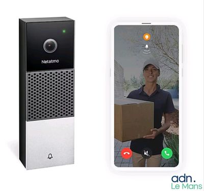 une image d'un interphone vidéo connecté et d'un interphone vidéo connecté