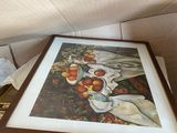 a picture of a picture of apples in a box
